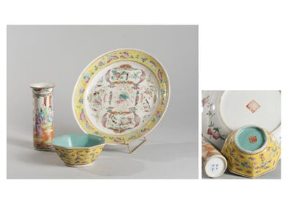 null Chine, XXème siècle. Lot de porcelaines famille rose avec marques comprenant...