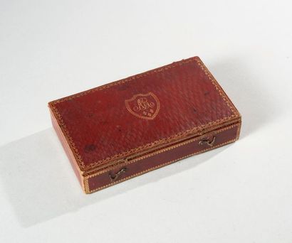 null ÉCRITOIRE de voyage rectangulaire en bois recouvert de maroquin rouge frappé...