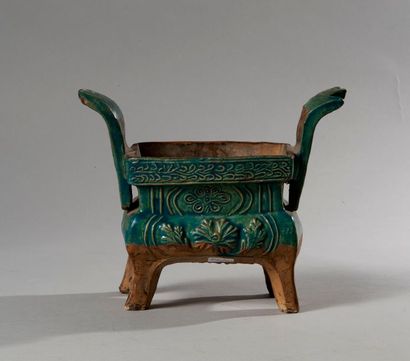 null Chine

dynastie Ming

Brule parfum en terre cuite émaille Sancai

H 17.34 c...