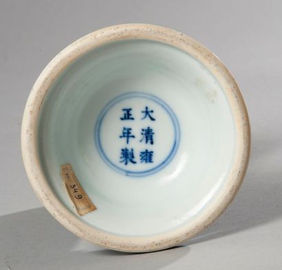 null Chine

Epoque Yongzheng ou postérieure

Chandelier en porcelaine de doucai,...