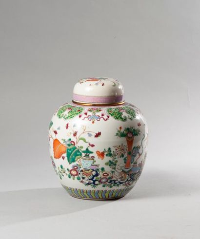 null 
Début de XIXe siècle

Grande potiche avec couvercle de forme balustre en porcelaine...