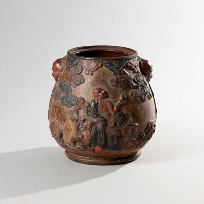null Japon

XIXe siècle 

Vase en laque rouge à décor de personnages

H 19.9 cm
...