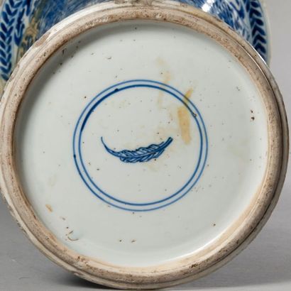 null Chine

Epoque Shunzhi

Vase de forme "gu" en porcelaine décorée en bleu sous...