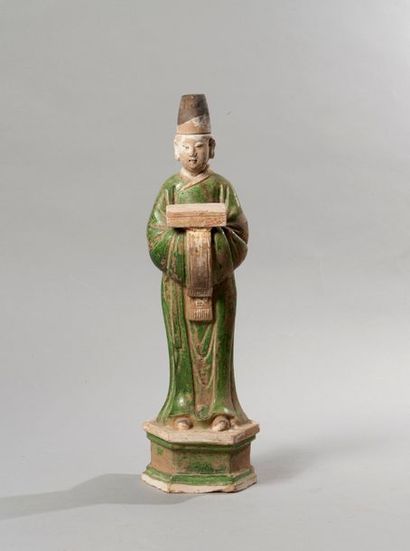 null Chine

Dynastie Ming

Statuette d personnage en emaille sancai

H 46.2 cm

Petit...