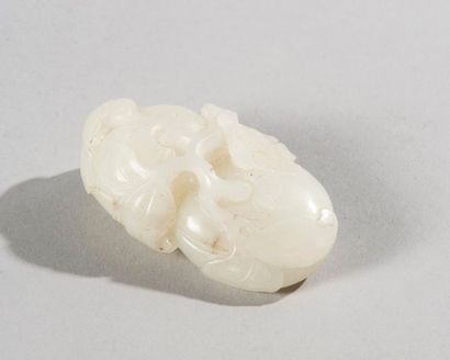 null Chine Dynastie Qing

Joli pendentif en jade blanc sculpté

L 6,4 cm

