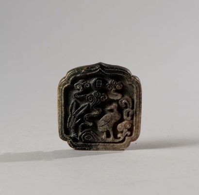 null Chine

Dynastie Yuan

Plaque en jade de Hetian à décor de grue et tortue 





L...