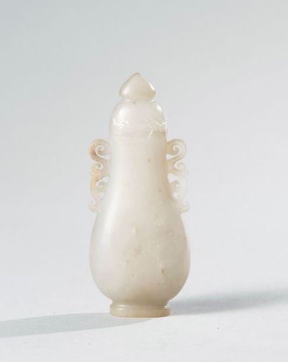null Chine

XIXe ou XXe siècle

Vase en jade blanc à deuc anses



H 11,5 cm

