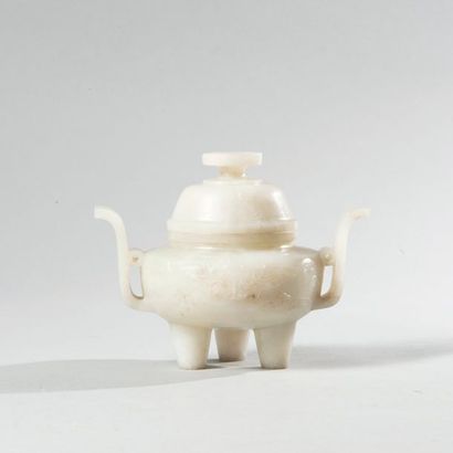 null Chine Dynastie Qing

Brule parfum en jade blanc, marque Qianqing Gong

(Palais...