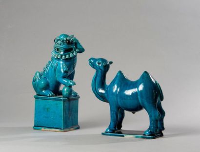 null 

Chine

19-20e siècle

Paire des statuettes des animaux a émail bleu monochrome...