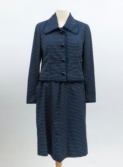 null Création Pierre CARDIN Paris : Tailleur en lin et coton bleu marine à carreaux...