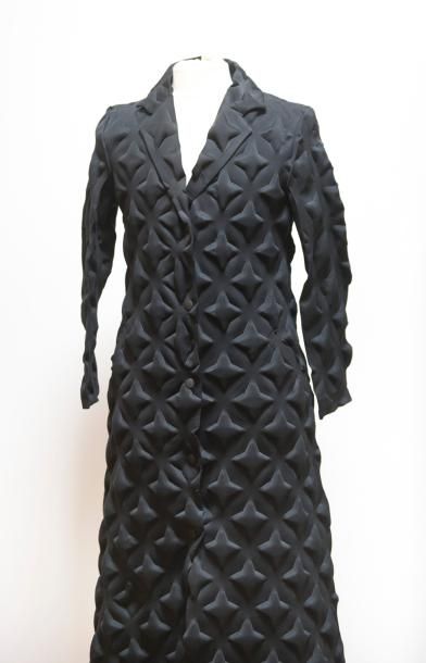 null Issey MIYAKE Logue manteau en pleat please ? noir à décor d'étoile. Taille ...