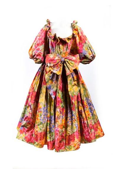 Nina RICCI circa 1990 Robe du soir en taffetas imprimé psychédélique multicolore,...