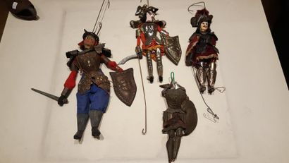 null Lot de 4 marionnettes de chevalier articulées de Naples? (manques).