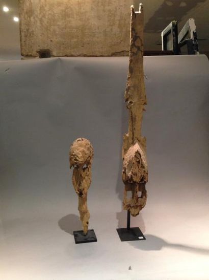 null Deux masques en bois léger de style Dogon, Mali. Haut. : 52 cm. Aut. : 112 ...