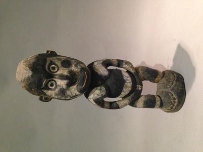 null Statue en bois de style Sépik, Nouvelle Guinée. Haut. : 40,5 cm.