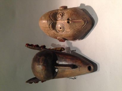 null Deux masques de style Bambara du Mali et Nigérian. Haut. 40 cm. Haut. : 28 ...