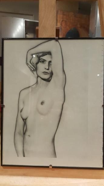 null D'après Andreas MAHL (1945). Lot de 3 impressions représentant des nus féminins...