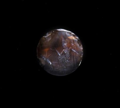 null INTAILLE CIRCULAIRE. Jupiter trônant.

Grenat.

Art romain.

Long. : 1,3 cm