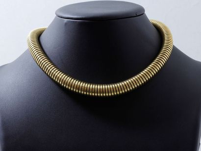 null Collier en or 750 millièmes composé d'une chute de maillons tubogaz, agrémenté...