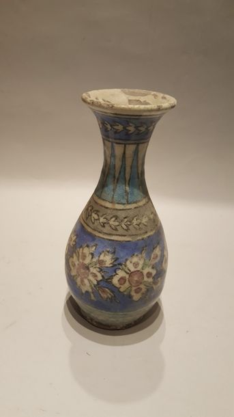 null Vase Iran long col. Vers 1900 Haut. : 29 cm