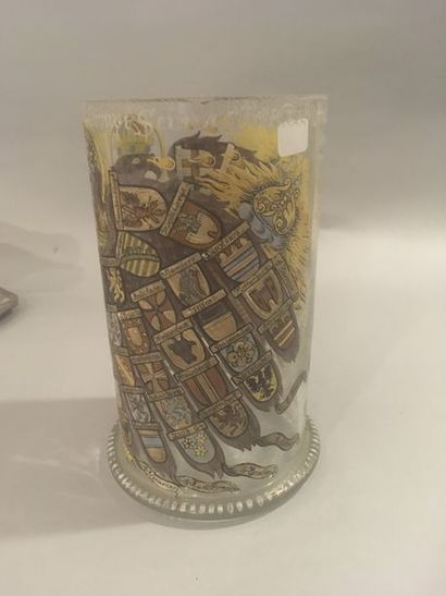 null Vase en verre à décor peint d'un aigle bicephale