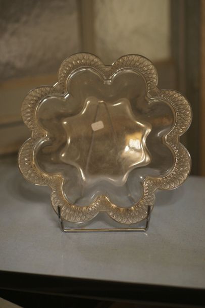 null Coupe en cristal polylobé. Lalique France.