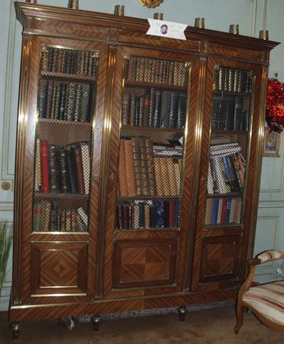 null Bibliothèque, trois portes grillagées. Style Louis XVI.