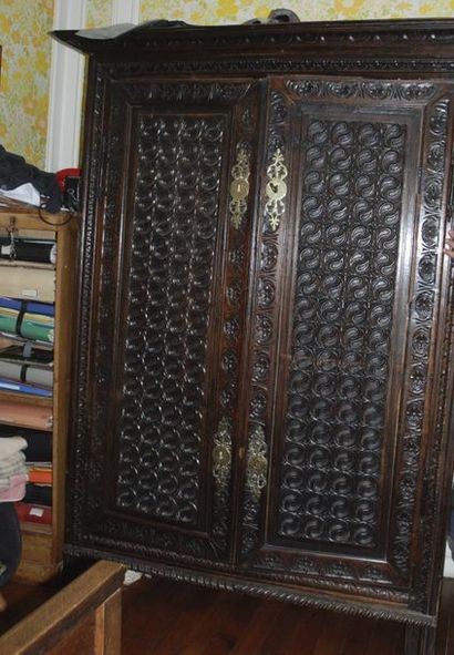 null Armoire bretonne, portes sculptées. Fouesnant, composite, en partie XVIIIe ...