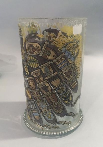 null Vase en verre à décor peint d'un aigle bicephale