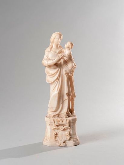 null Ecole italienne du XVIe s. Vierge à l’enfant en albâtre Haut. : 36,5 cm (manque...