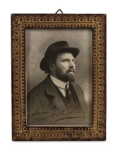 null Portrait de Léonid Sologoub.

Tirage photographique. 11 x 8 cm

Signature autographe...