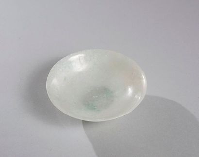 null ENSEMBLE composé d'une coupe et d'un bol circulaire en jade jadéite translucide...