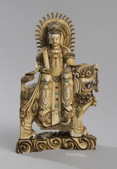 null STATUETTE EN IVOIRE représentant une Guanyin assise sur un trône en forme de...