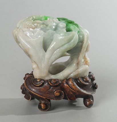 null RINCEAU PINCEAU en jade jadéite vert veiné de rouille en forme de lotus sur...