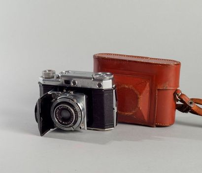 Kodak Kodak Retina II en très bel état avec son étui.

Provenance : Collection de...
