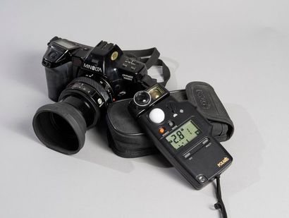 MINOLTA MINOLTA DYNAX 7000I (objectif 50 mm HS). On y joint un posemètre spotmètre...