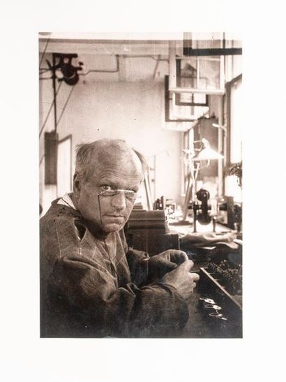 LEICA Leica "Oscar Barnack Edition" 1879-2004. Portrait de Casper Michaeli dans l'atelier.

Tirage...
