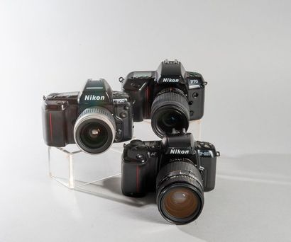 NIKON Lot composé de trois réflexes multi modes 

Nikon F601, vers 1990, zoom 35-70...
