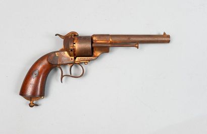 null Revolver à broche calibre 11mm, type 1858. Le canon est gravé "Vive la France"....