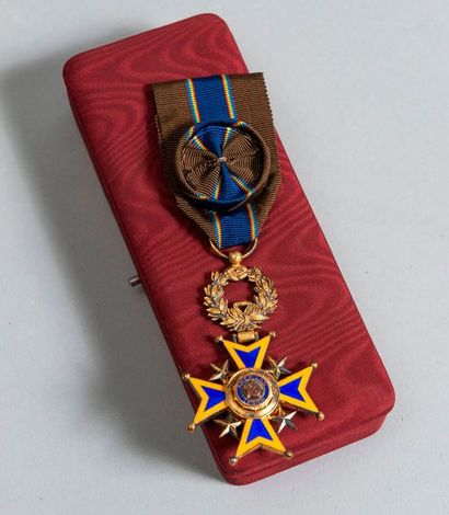 null BELGIQUE. Médaille commémorative Guerre 1939-45 et écrin de 4e classe de la...