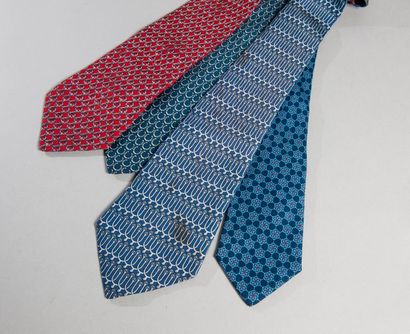null HERMES Paris

Lot composé de quatre cravates en soie imprimée, trois dans les...