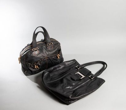 null Alberta FERRETI, Donna KARAN

Lot composé d'un cabas en cuir 35 cm noir, fermeture...