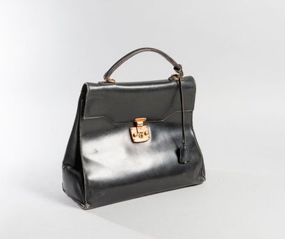 null GUCCI

Sac 30cm en box noir, fermeture à rabats, clé, poche intérieure

(accidents,...