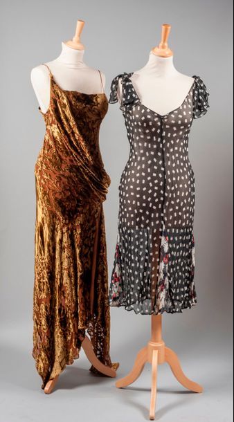 null Donna KARAN, Diane VON FURSTENBERG

Lot composé d'une robe en velours dévorée...