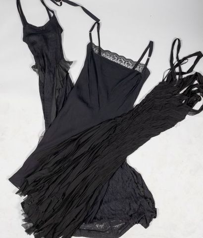 null Donna KARAN, MAX Studio, ANONYME

Lot de trois robes de formes et matières diverses,...