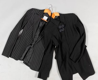null Donna KARAN, Costume National

Veste en laine noire, petit col, simple boutonnage...