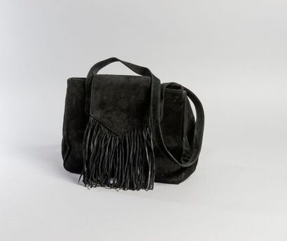 null Yves SAINT LAURENT Rive Gauche

Sac en daim noir à fermeture à pression aimantée...