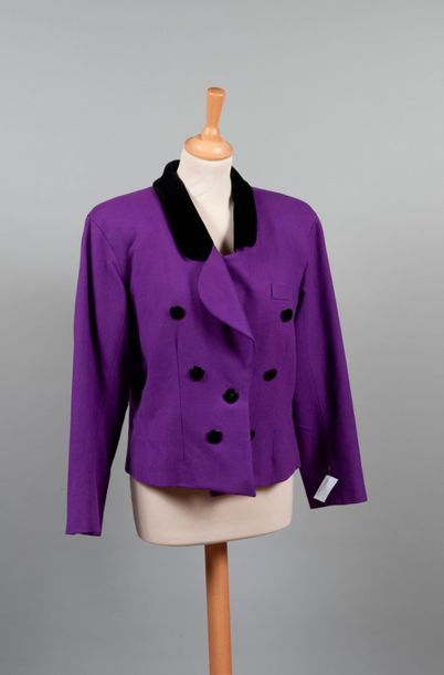 null Yves SAINT LAURENT Rive Gauche

Lot composé d'une veste en lainage violette...