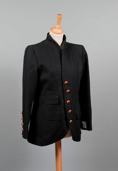 null Yves SAINT LAURENT Rive Gauche

Lot composé d'une veste en lainage noir gansé...