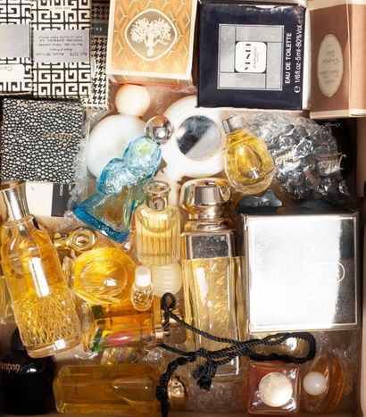 null Ensemble de miniatures de parfums dont Hermès, Dior, Yves Saint-Laurent, Givenchy,...